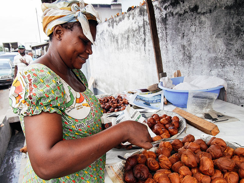 Ghislaine serving beignets